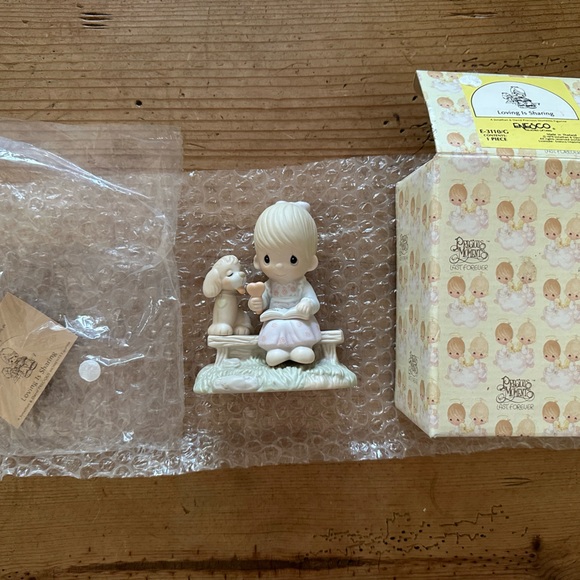 Precious Moments New in Box ‘Loving is Sharing’ - Picture 2 of 7
